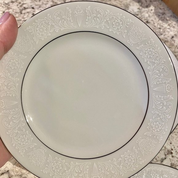 Vintage Lovelace by Crown Victoria Fine China - 2 - 5 Pc Place Settings - Picture 12 of 16